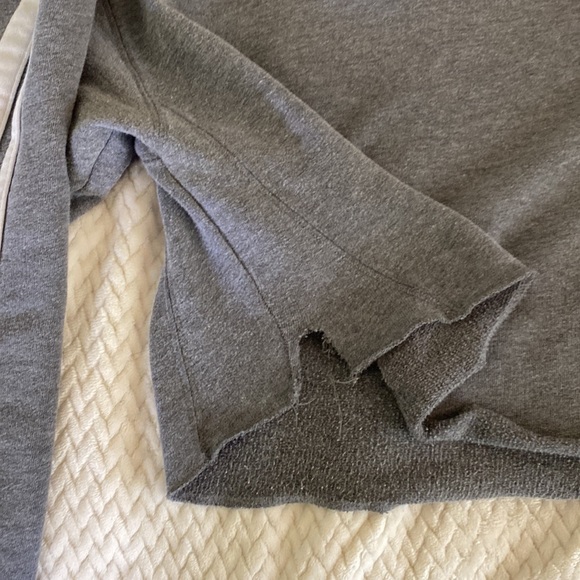 Cropped Hollister Crewneck - Picture 9 of 9